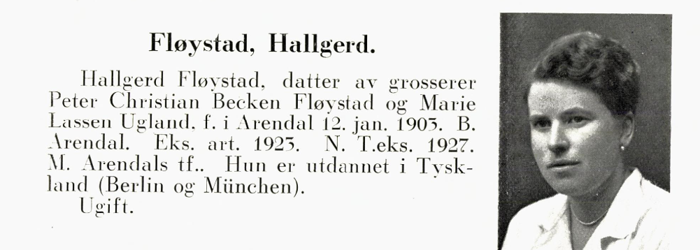 Svart-hvitt portrettbilde av Hallgerd Fløystad, en kvinne med kort hår, iført en hvit bluse. Tekst ved siden av inkluderer hennes navn og biografiske detalj om hennes bakgrunn.