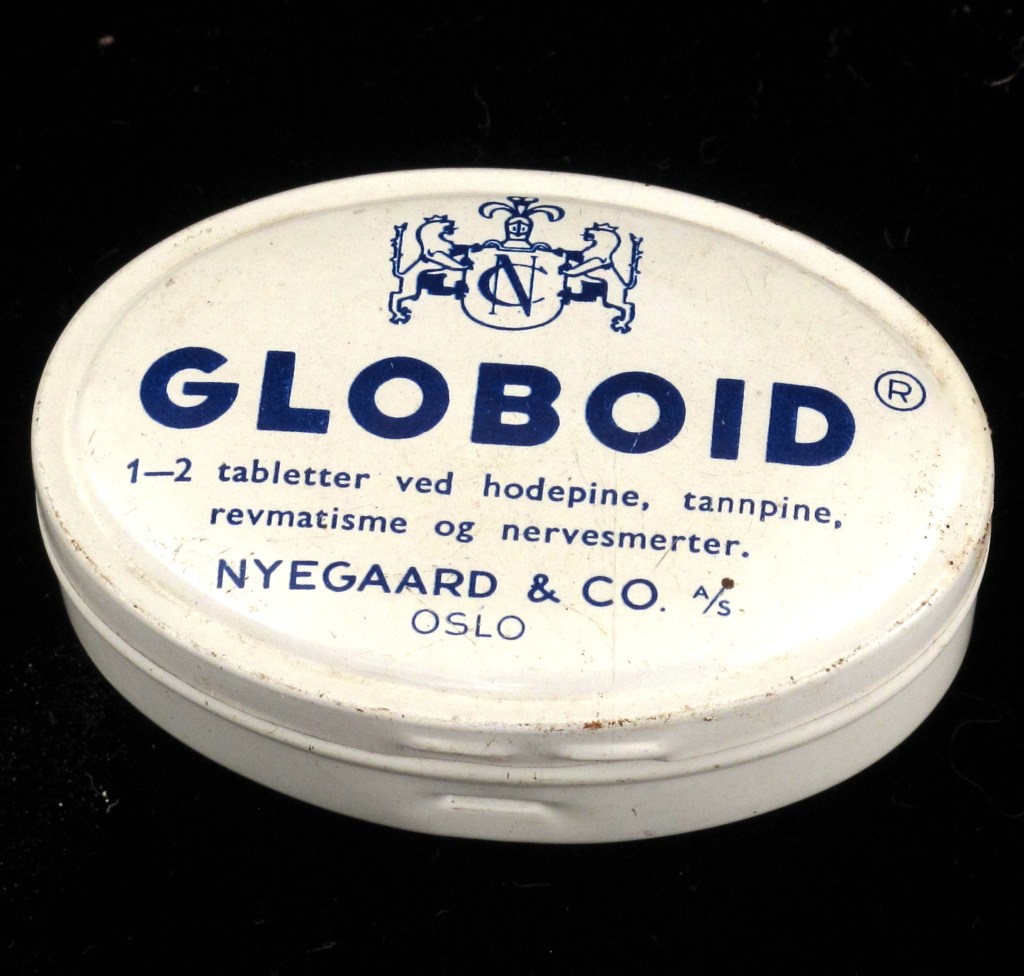 Eit rundt, kvitt tablettbokse med teksten 'GLOBOID' og bruksanvisning mot hodepine, tannpine, revmatisme og nervesmerter.