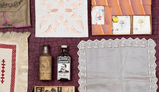 Ulike gjenstander fra museets samling som er knyttet til forkjølelse.